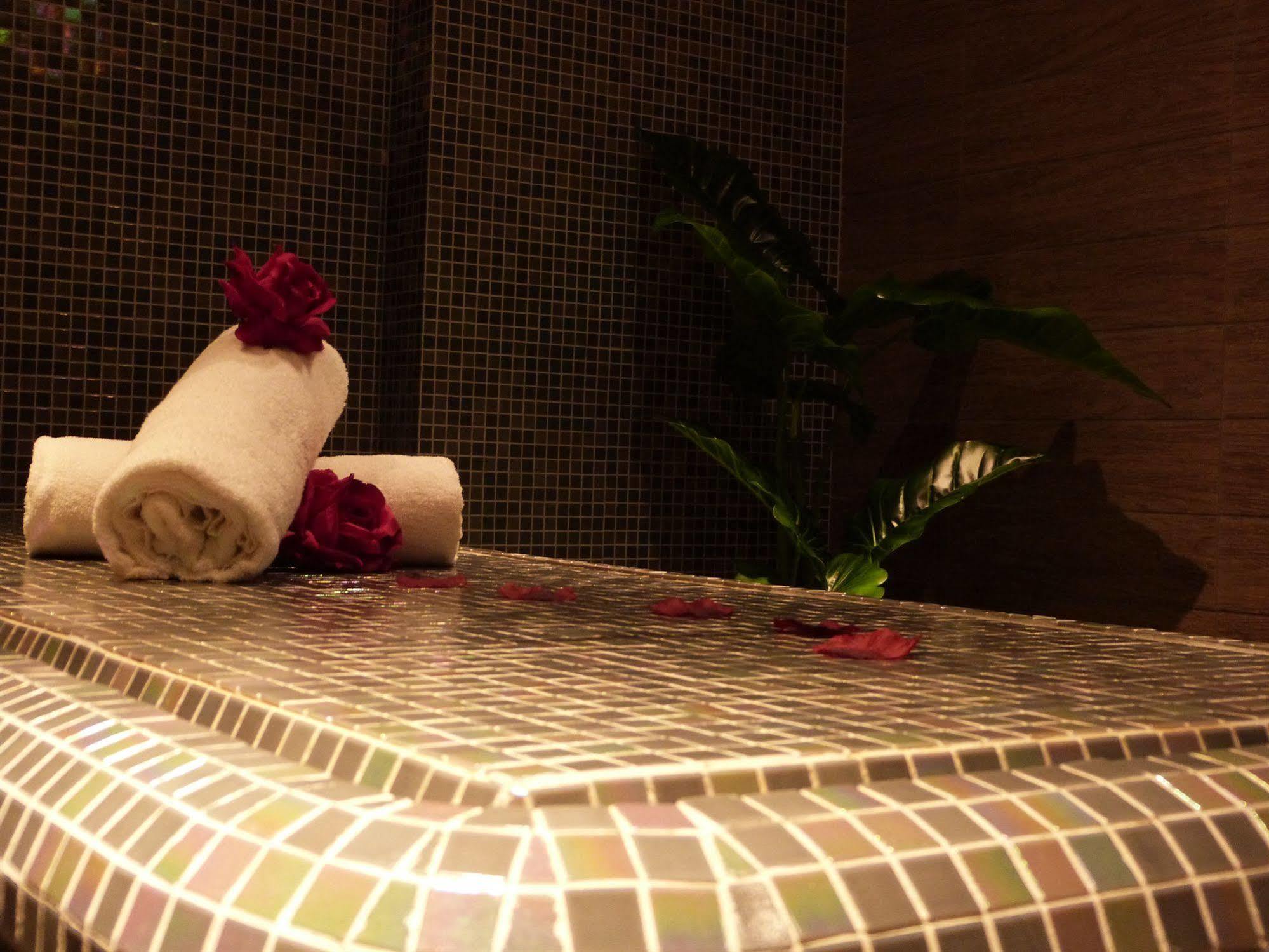 Ax Hotel Spa & Restaurant Chorges Luaran gambar